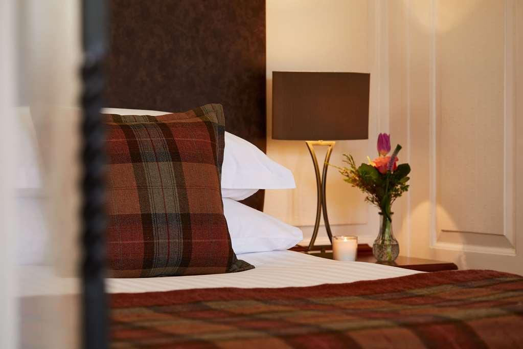Macdonald Elmers Court Hotel Lymington Room photo