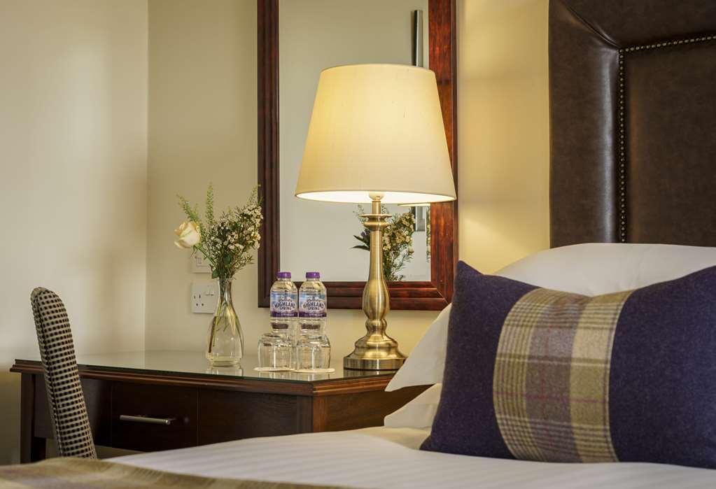 Macdonald Elmers Court Hotel Lymington Room photo