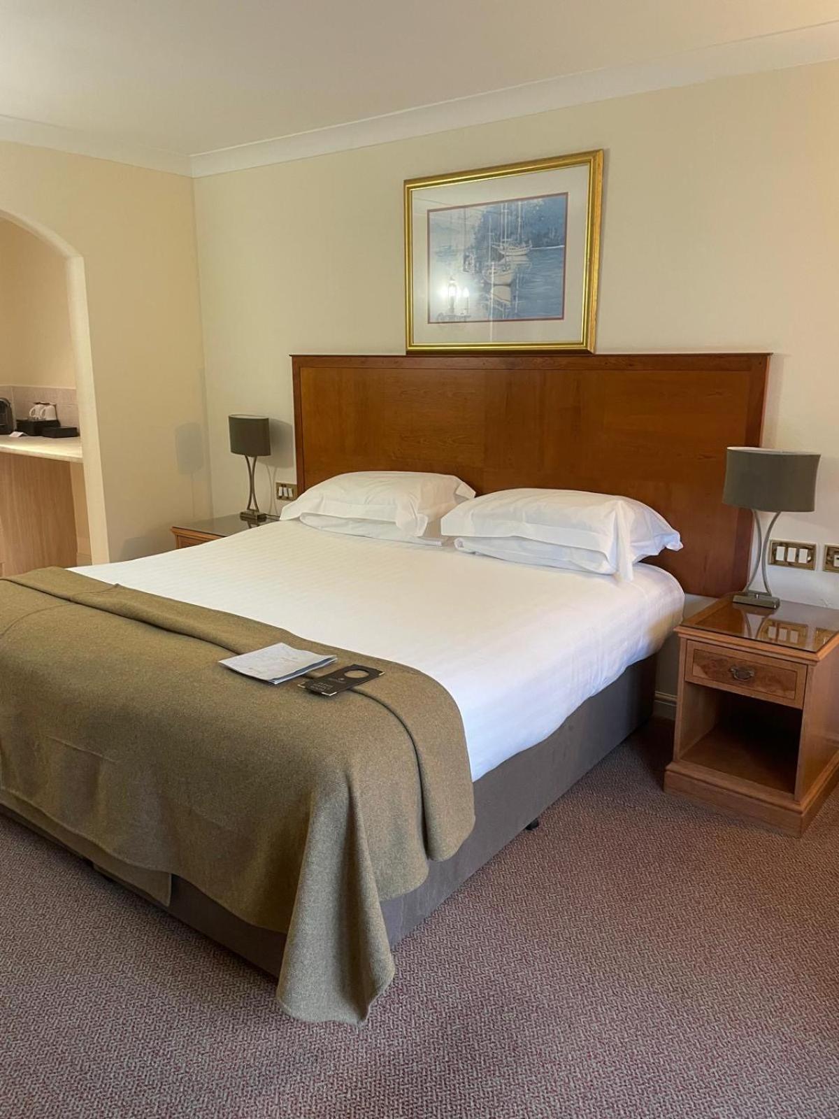Macdonald Elmers Court Hotel Lymington Exterior photo